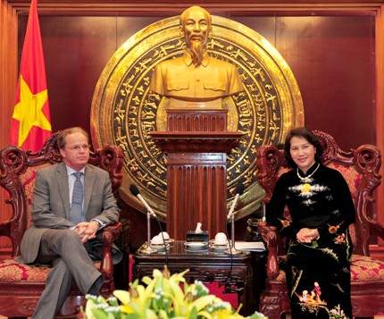 Phó Chủ tịch Ngân hàng thế giới Axel van Trotsenburg thăm Việt Nam - ảnh 1